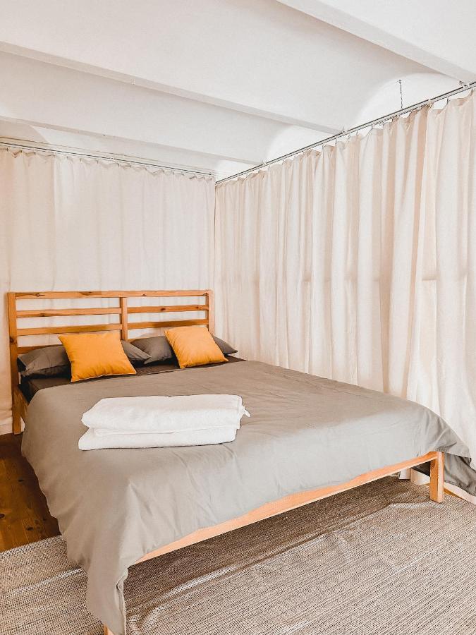 Habitacion Privada, Casa Compartida Con Pareja Private Room, Shared House With A Couple Barcelona Exterior photo